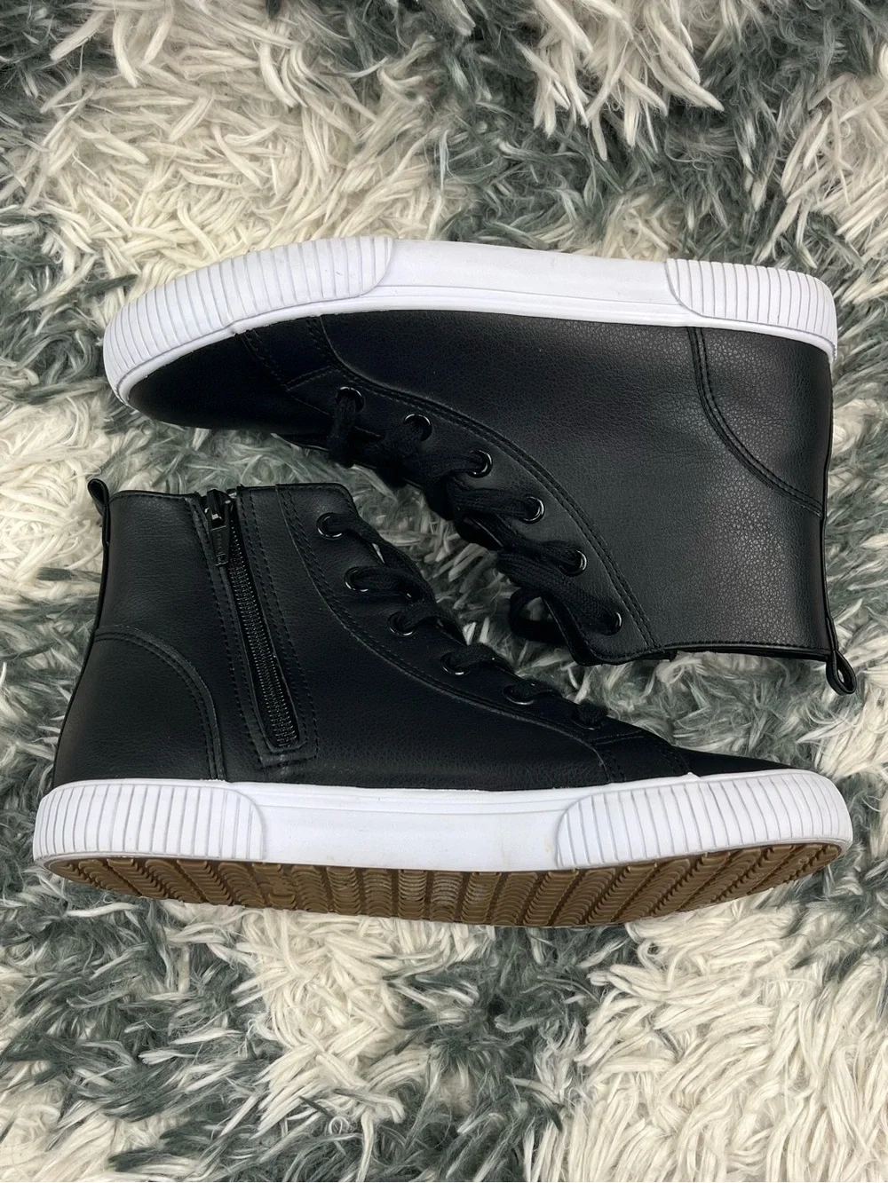 Cat & Jack Boy’s Glenn High-Top Sneakers Black Size 5